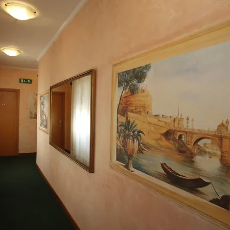 Adriatic Hotel 2*