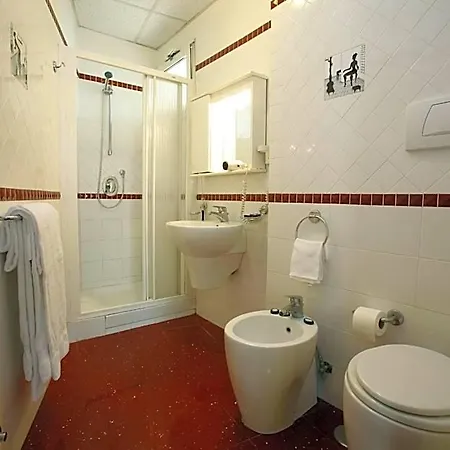 Adriatic Hotel 2*