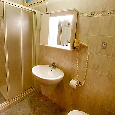 Adriatic Hotel 2*