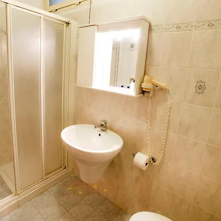 Adriatic Hotel 2*