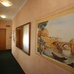 Adriatic Hotel 2*